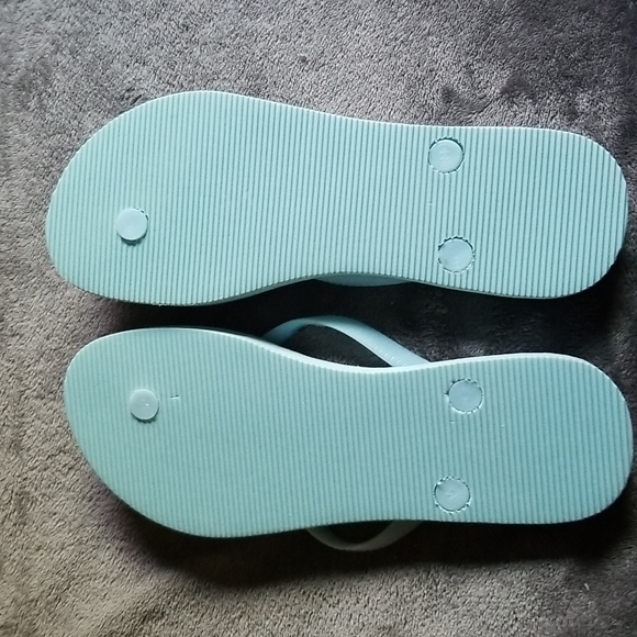 🎉HP🎉 Forever 21 Flip Flops - Picture 2 of 3